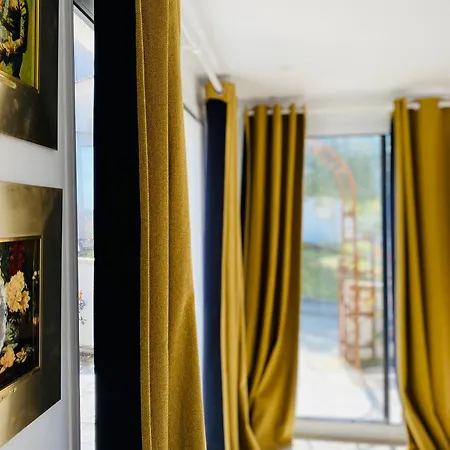 Bella Vista Hotel, & Maisons