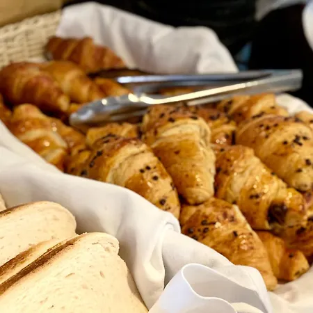 Bella Vista Hotel, & Maisons 3* Портисьо