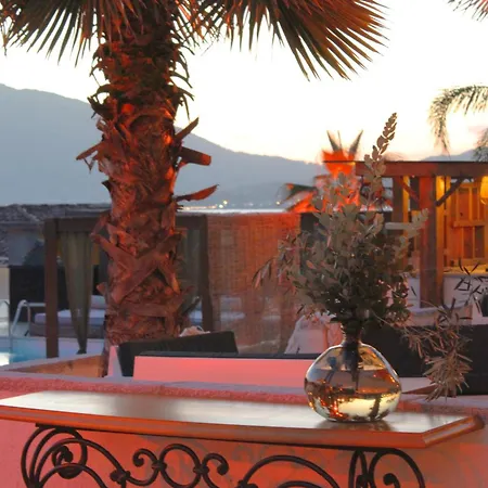 Bella Vista Hotel, & Maisons 3*