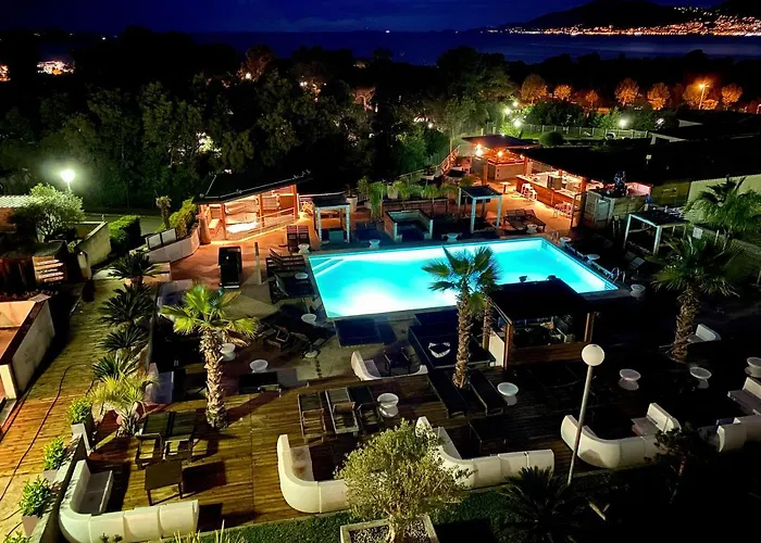 Bella Vista Hotel, & Maisons Aparthotel 3*