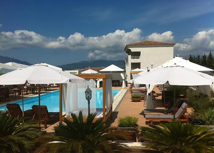 מלון דירות Bella Vista Hotel, & Maisons 3*