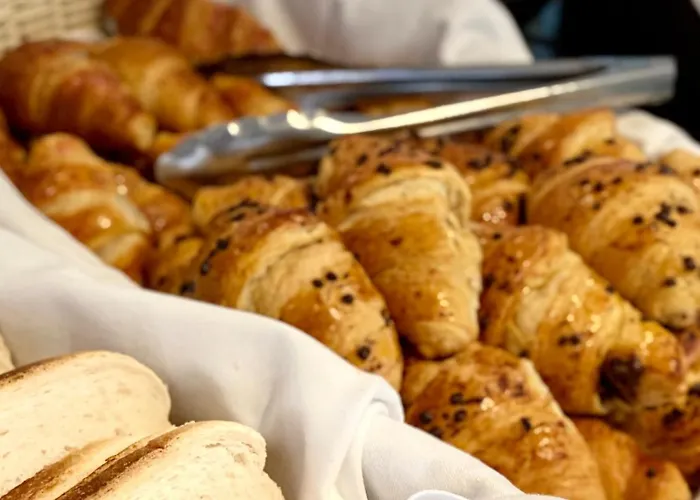 Bella Vista Hotel, & Maisons 3* פורטיסיו