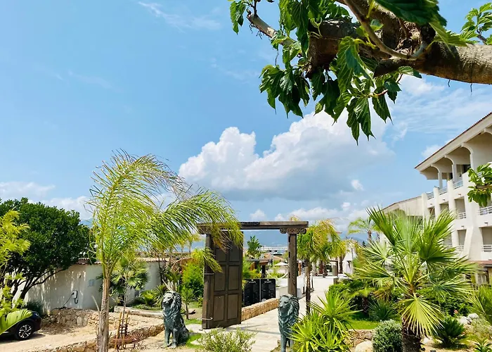 Bella Vista Hotel, & Maisons פורטיסיו