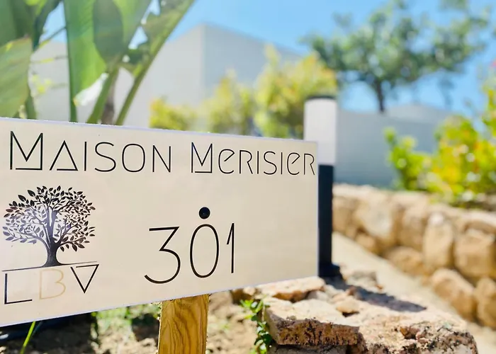 Bella Vista Hotel, & Maisons 3*