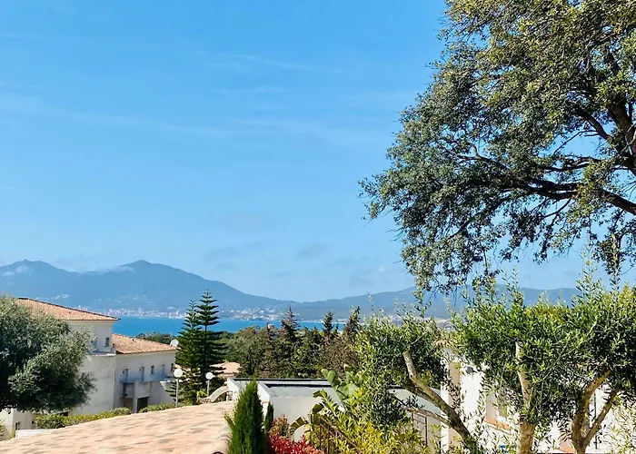 Bella Vista Hotel, & Maisons Aparthotel 3*