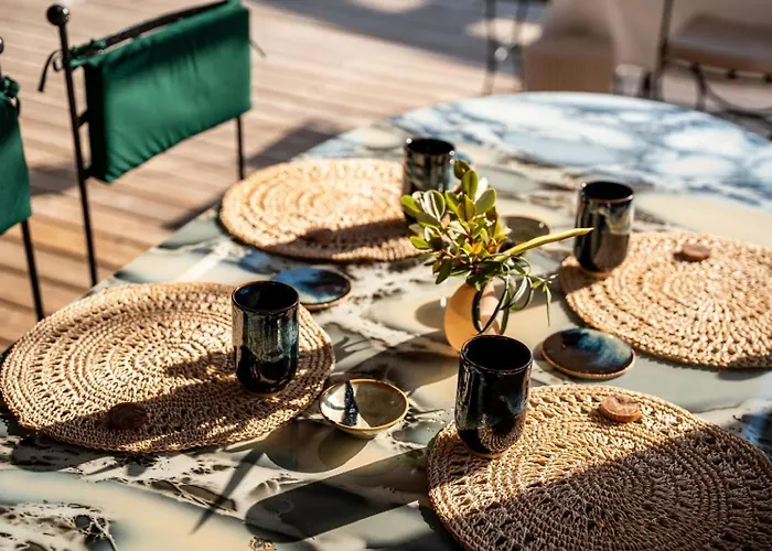 Bella Vista Hotel, & Maisons