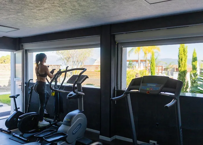 Bella Vista Hotel, & Maisons 3*